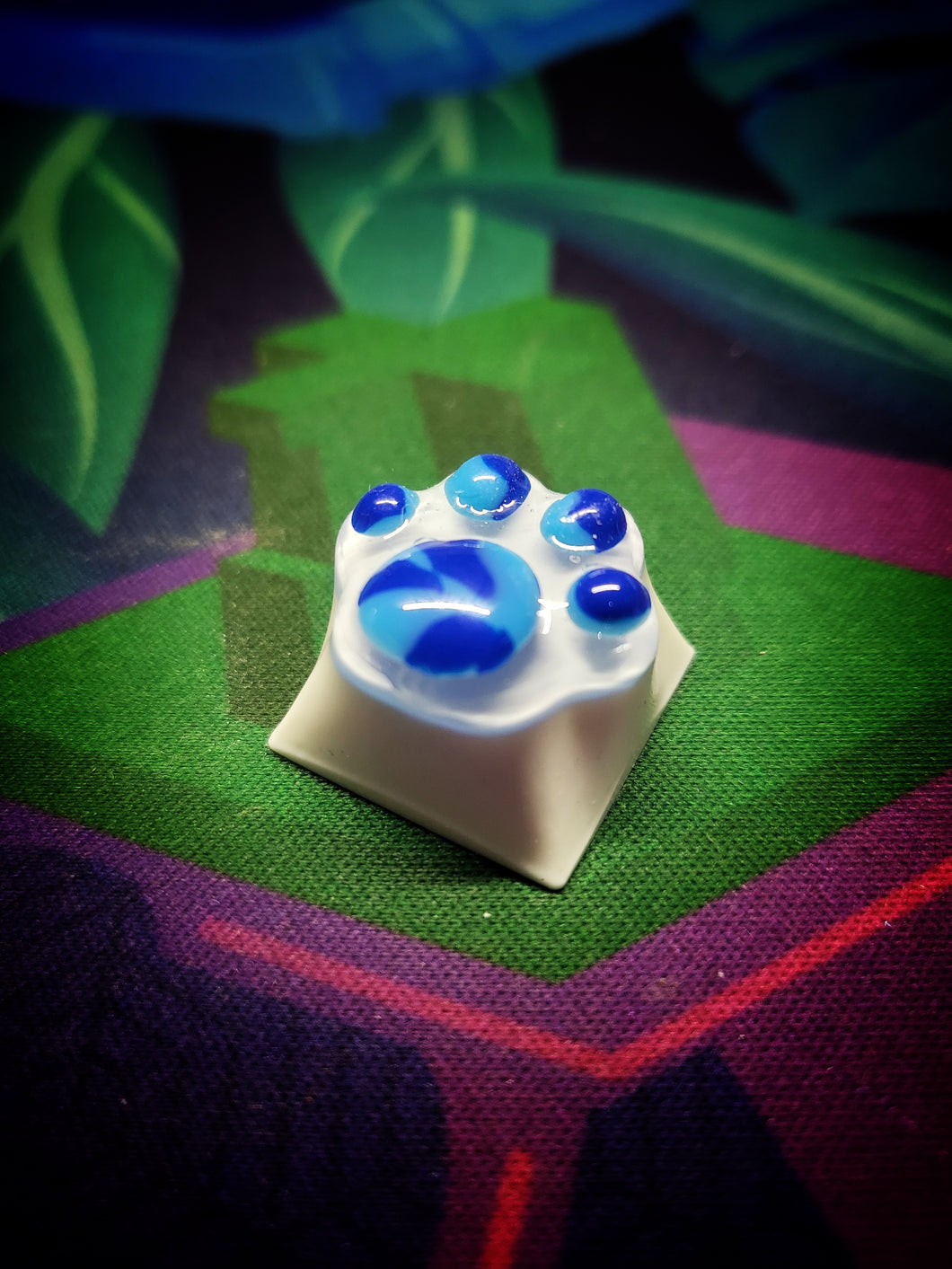 Paw Print Artisan Keycap - White/Swirl Blue